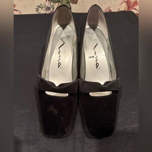 Nina black velvet and satin heels with bow. Size 7.5